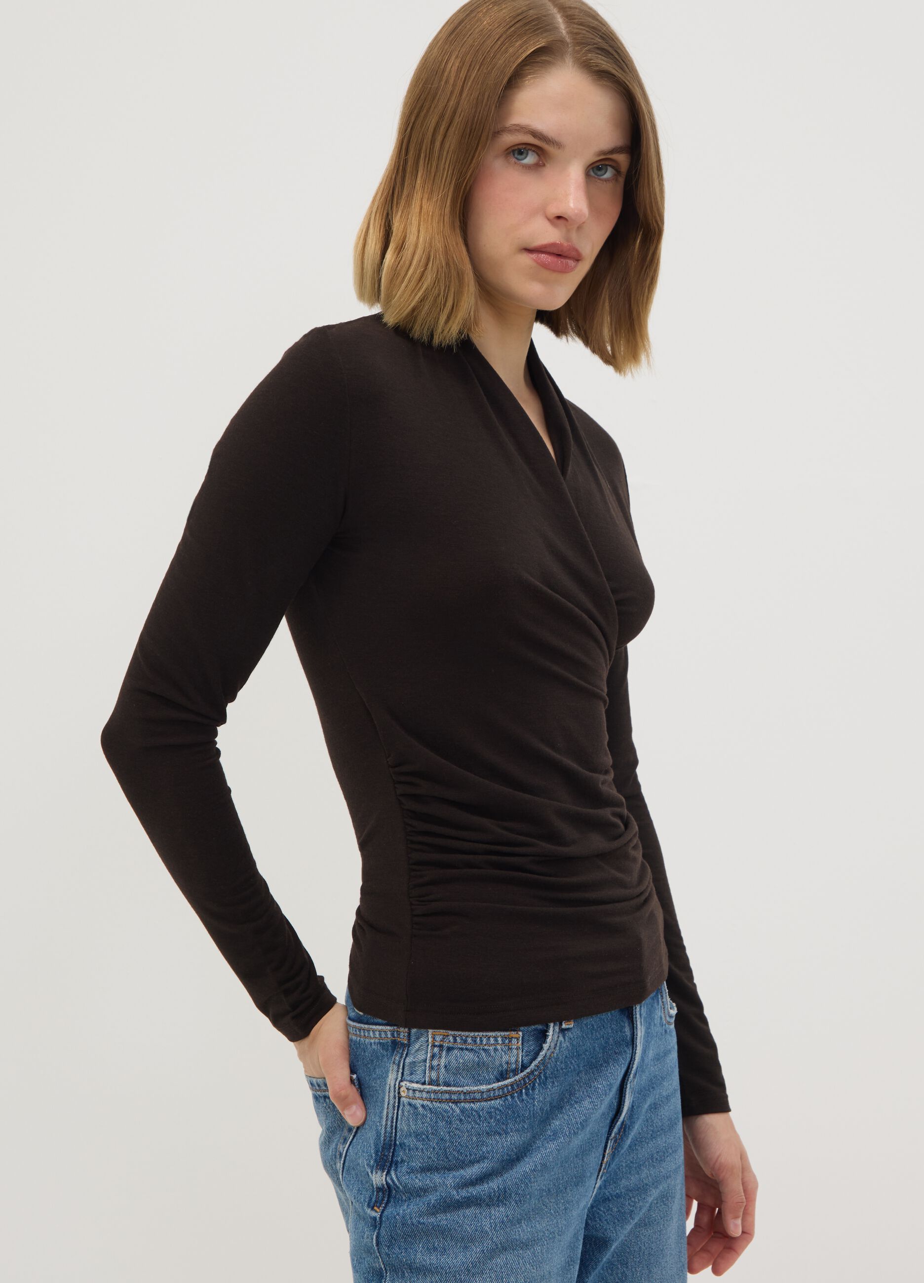T-shirt marrone in viscosa, seta e lana elasticizzata girocollo regular fit