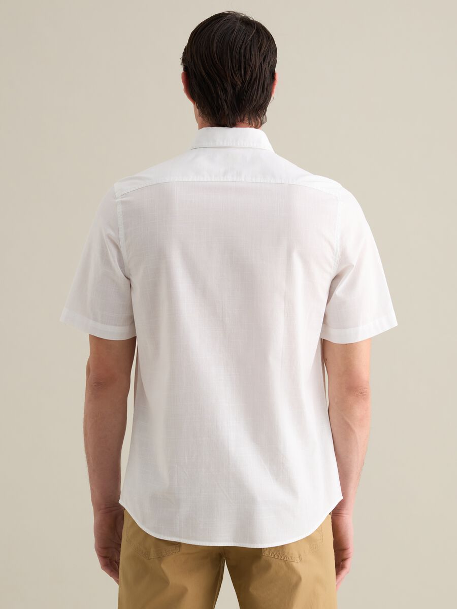 Men's white pure cotton regular fit shirt with chest pocket_3