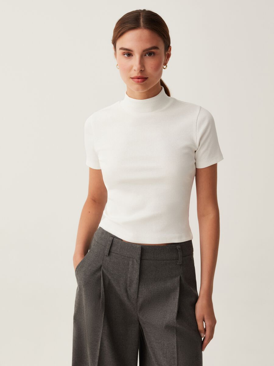 T-shirt a costine sottili mock neck_1