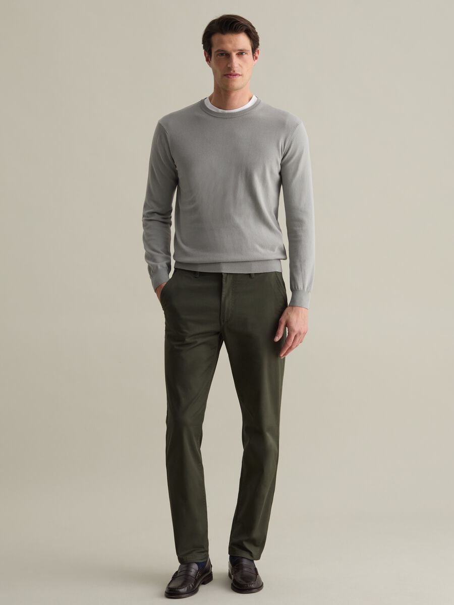 Solid colour pullover with round neck_1