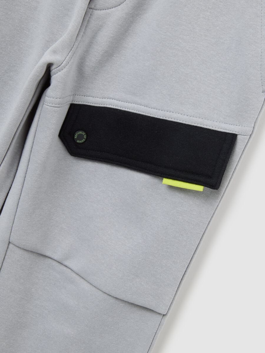 Grey oversized fit boys' joggers in cotton blend_3