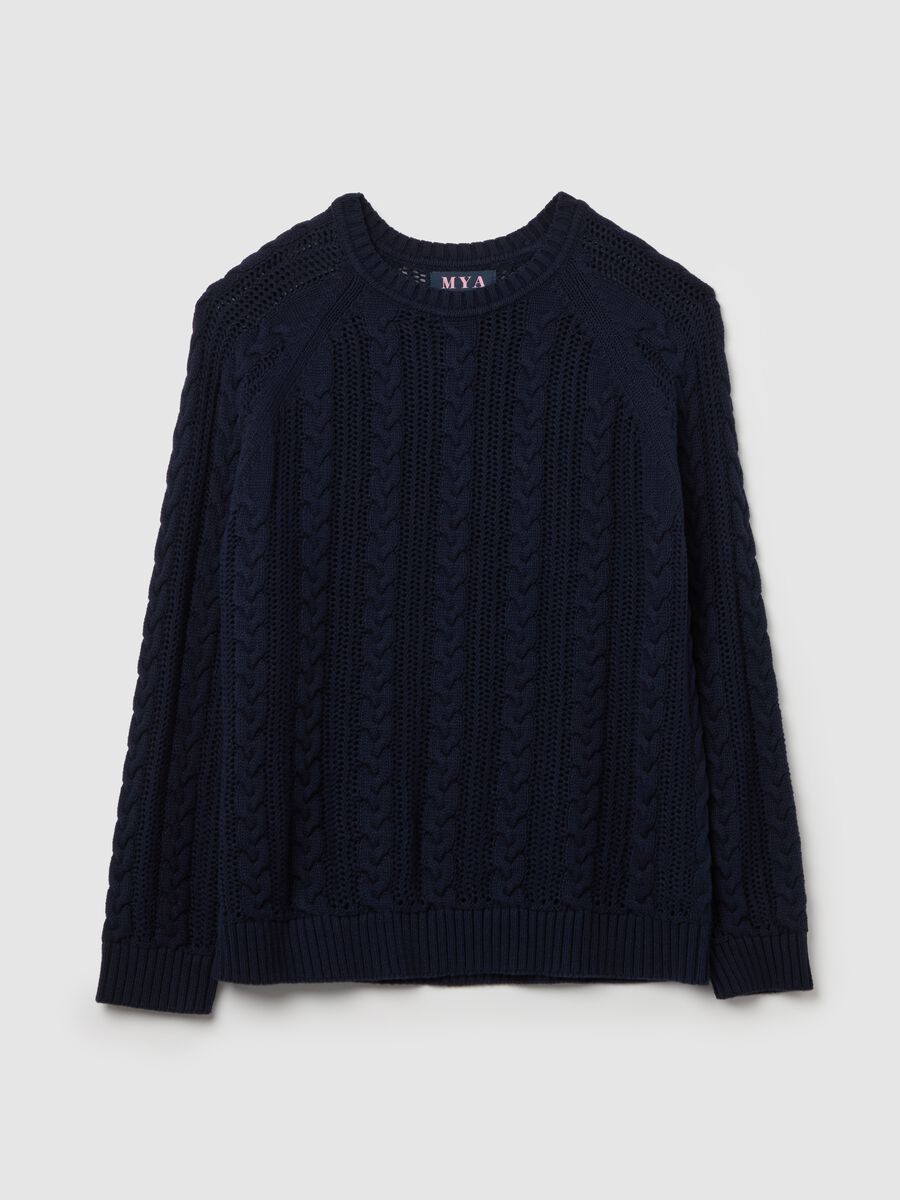 Curvy crochet pullover with cable-knit design_4