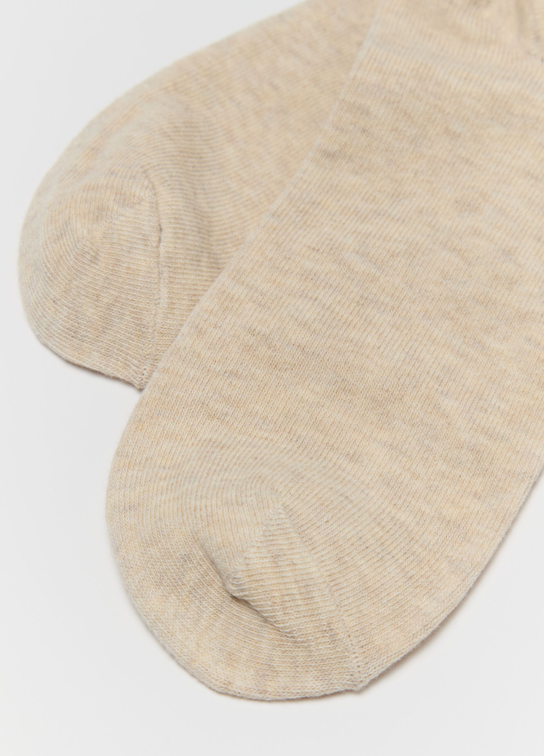 Short socks with embroidery