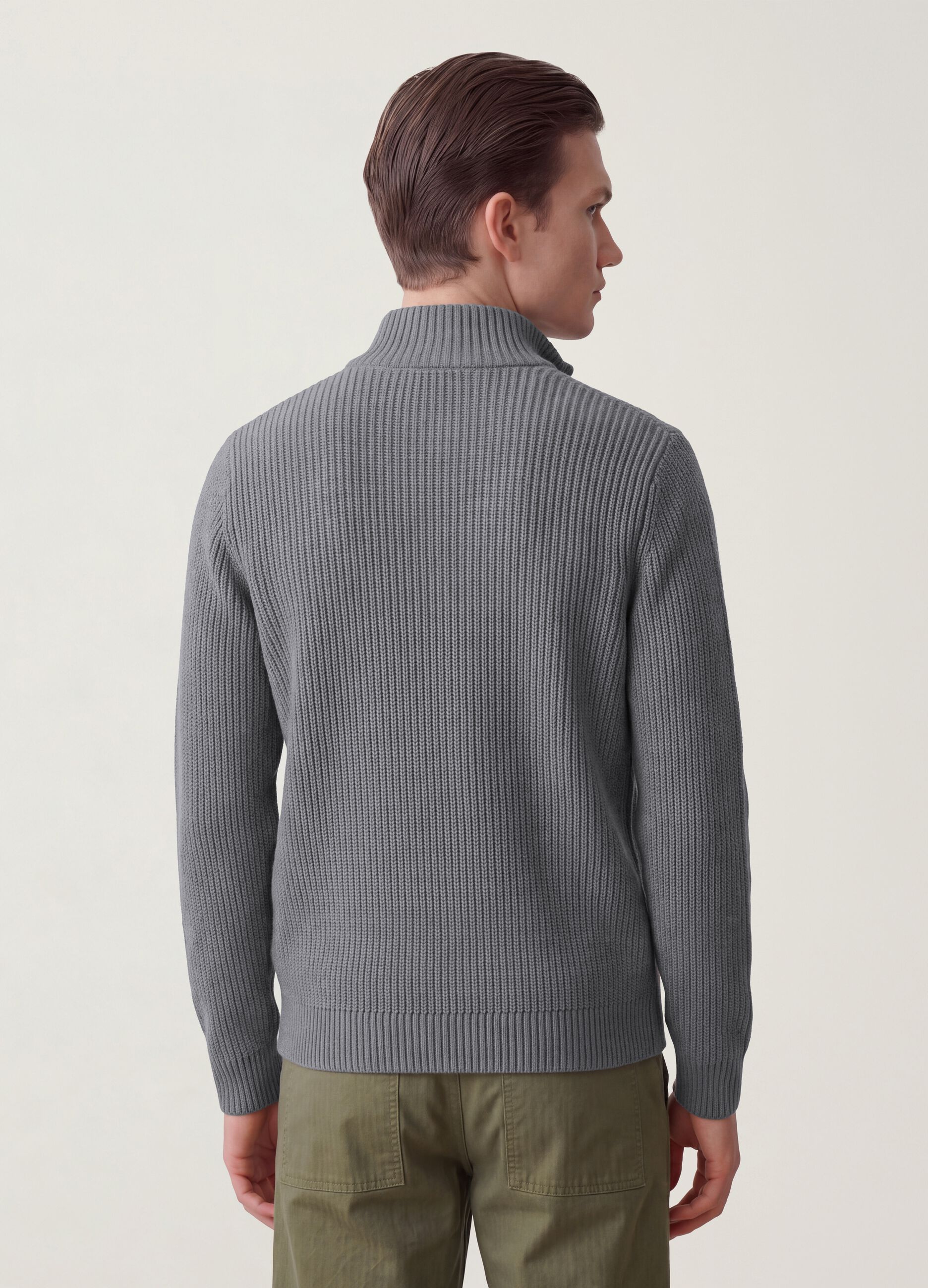 Cardigan grigio in maglia a coste con colletto e zip regular fit