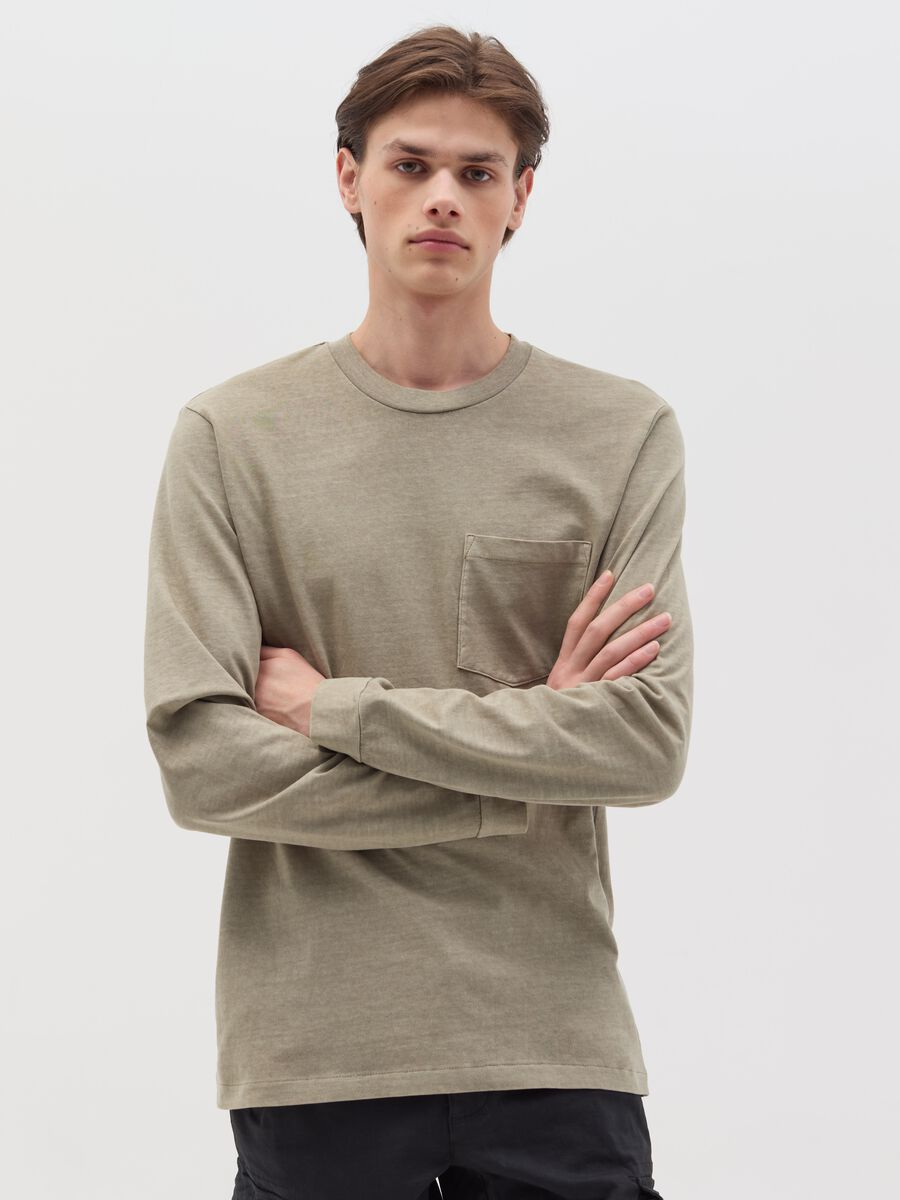 Cotton T-shirt with pocket and long sleeves_0