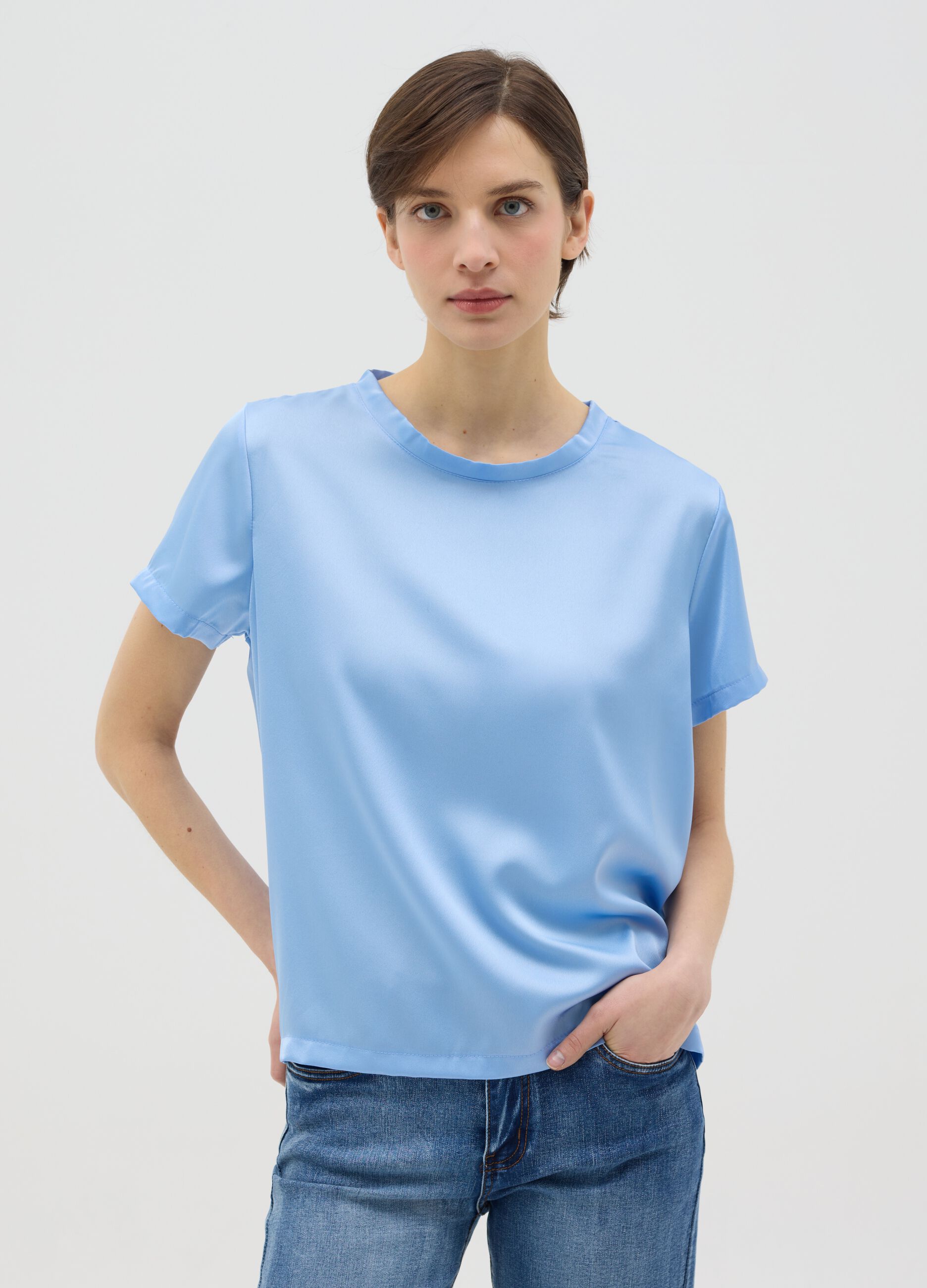 T-shirt in satin azzurra