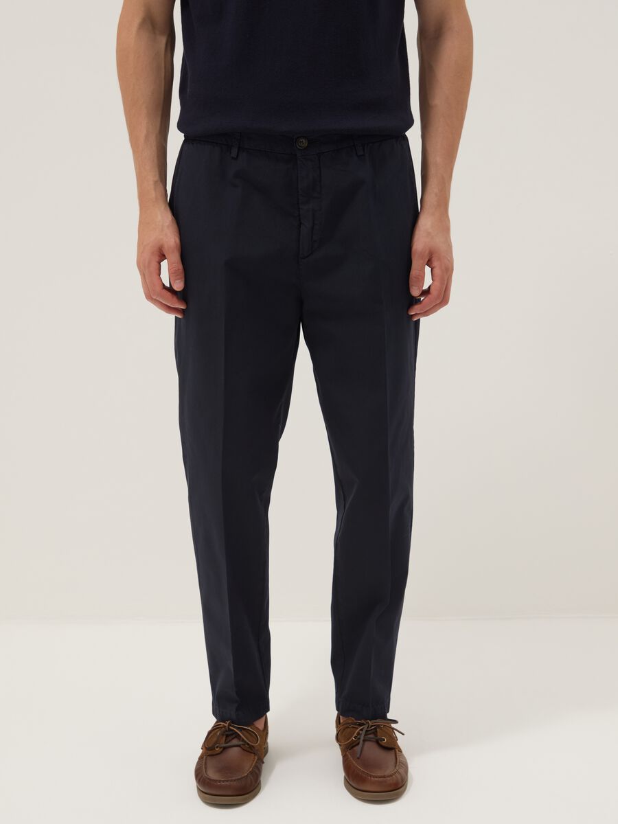 Pantaloni chino blu in puro cotone carrot fit_2