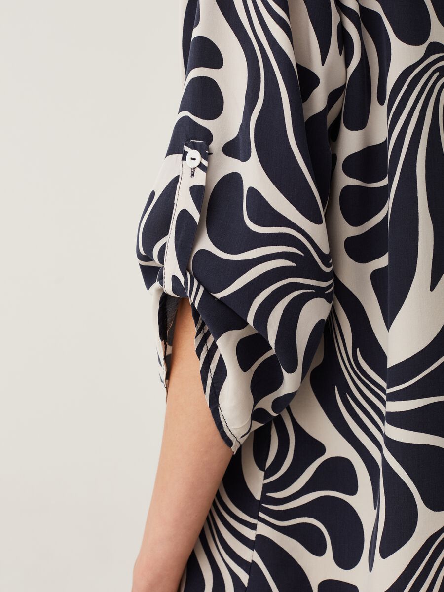 Blusa in viscosa con stampa optical_3