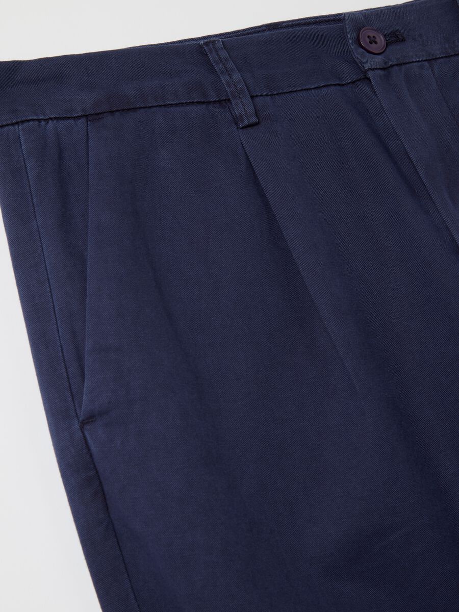 Cotton and linen chino trousers_5