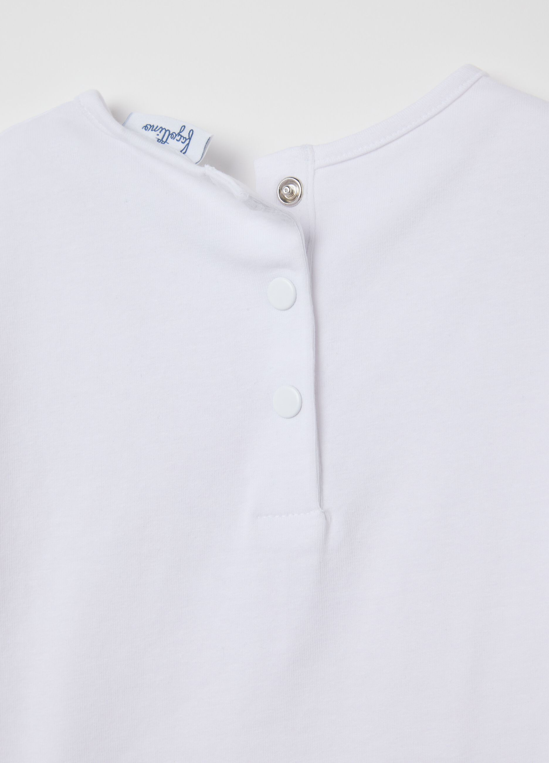 White T-shirt with flounce and cupcake application