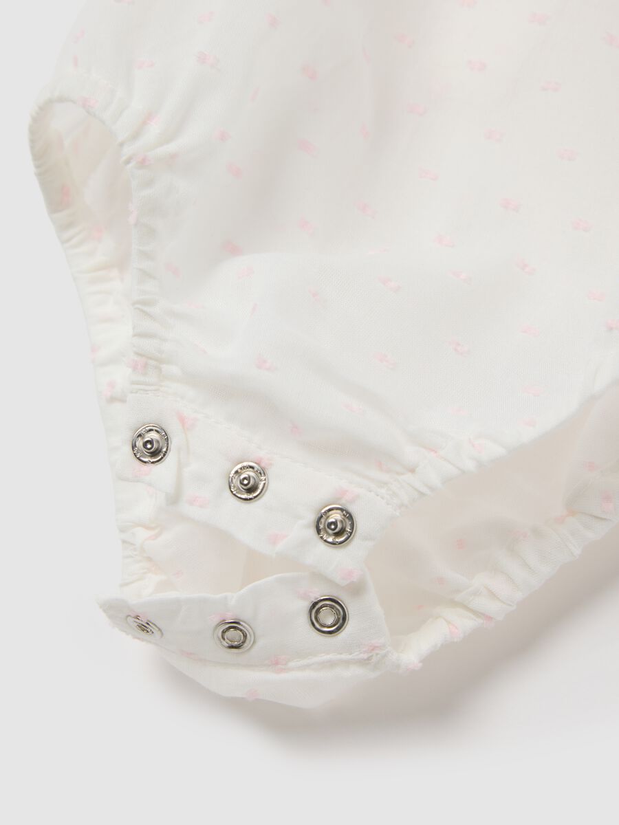 White Baby Bodysuit with Ruffled Collar_2