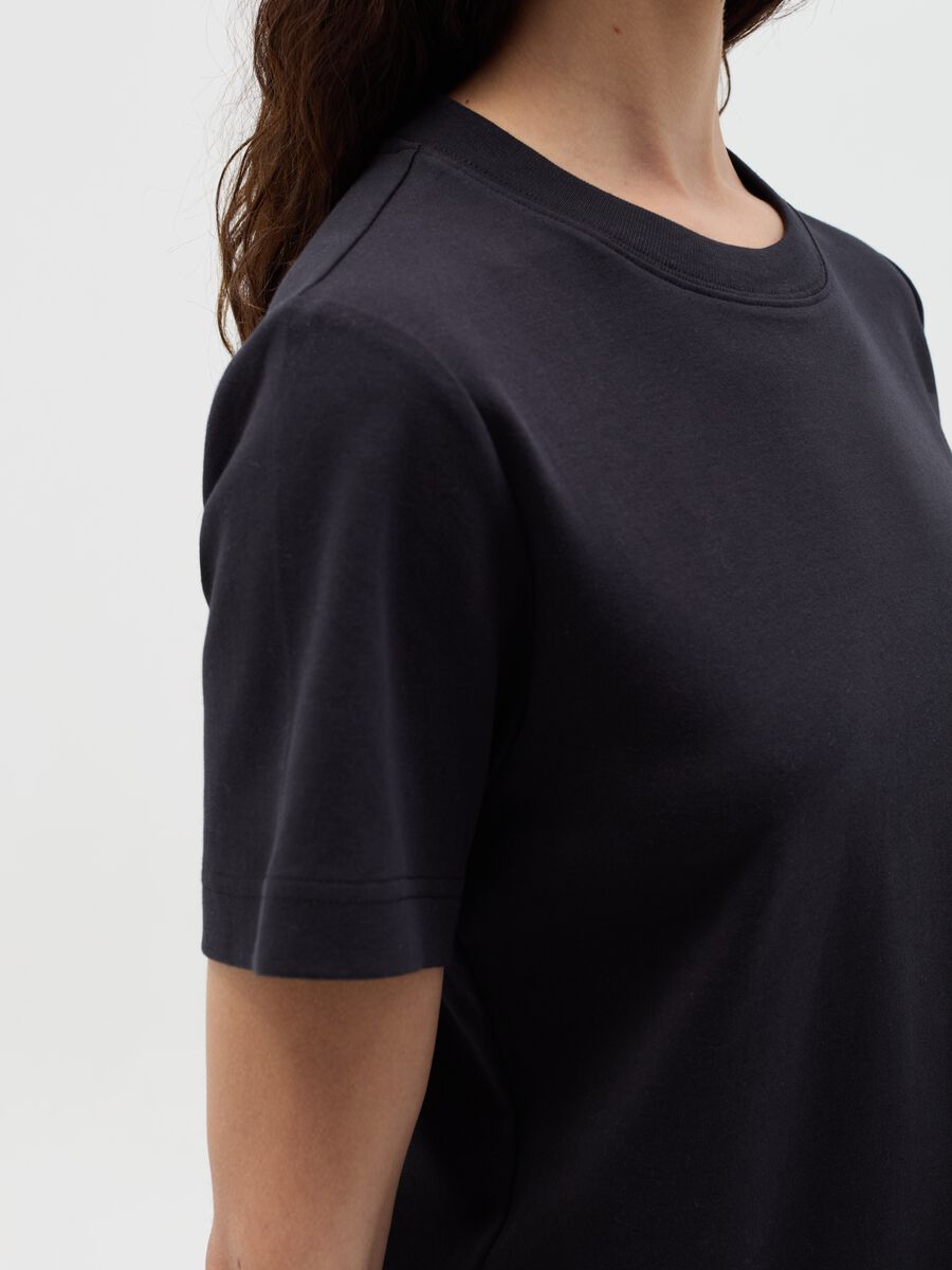 Solid colour T-shirt with round neck_2