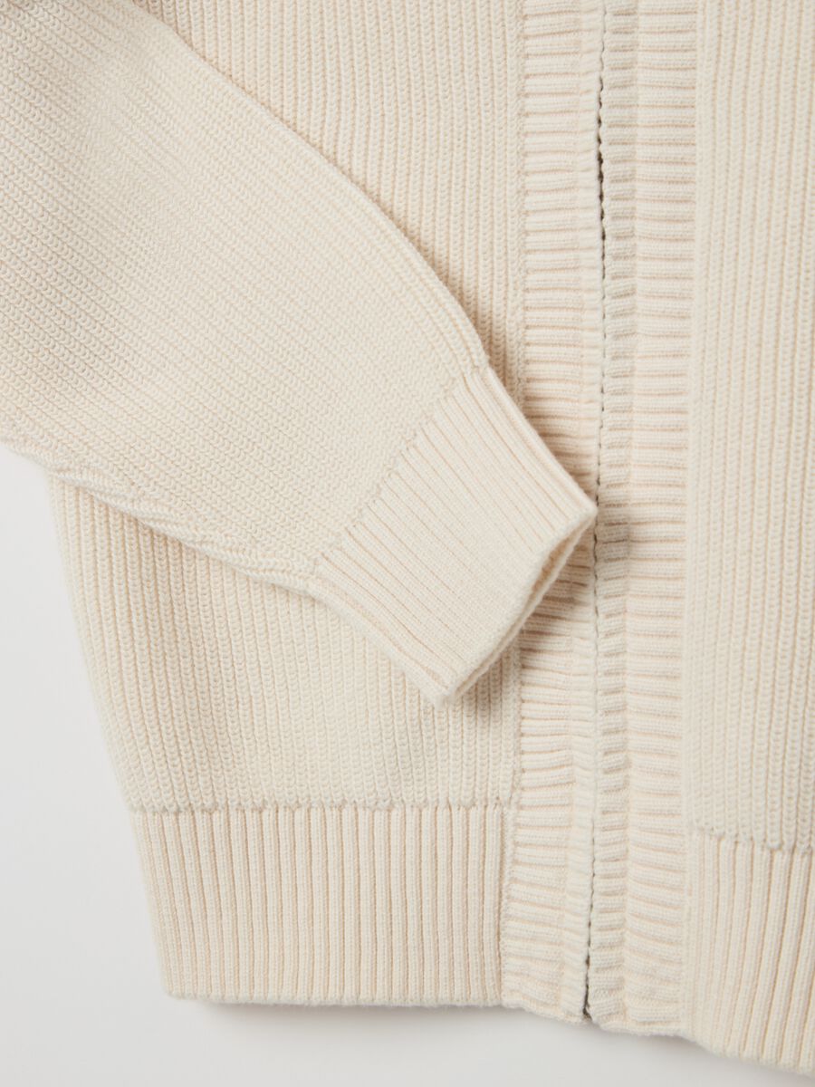 Knitted cardigan with hood_3