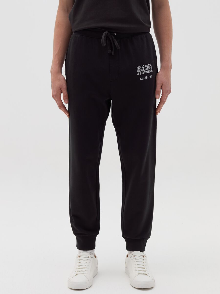 Fleece joggers with print_1