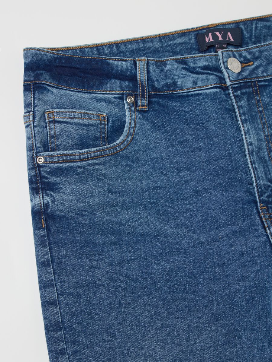 Curvy five-pocket jeans_5