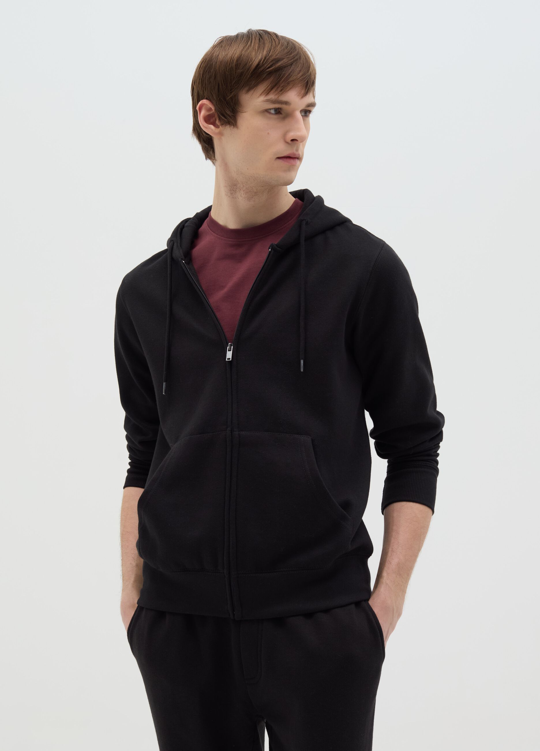 Essential full-zip sweatshirt with hood