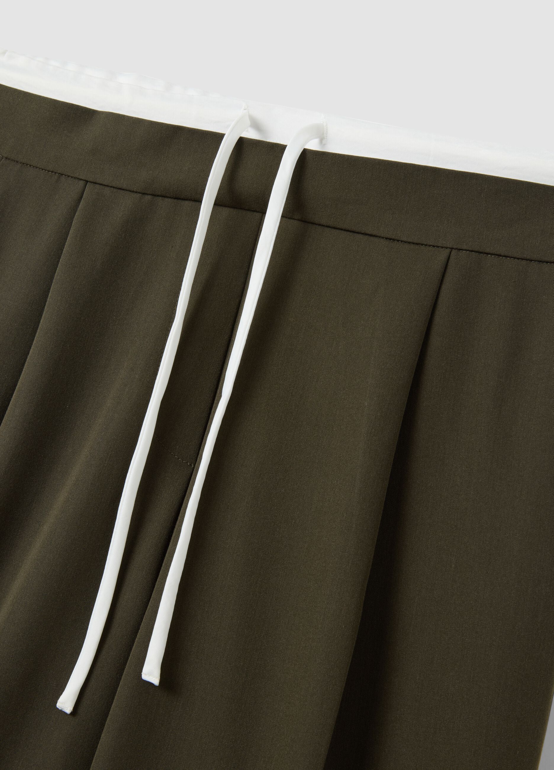 Green jogger trousers with regular fit and elastic waist