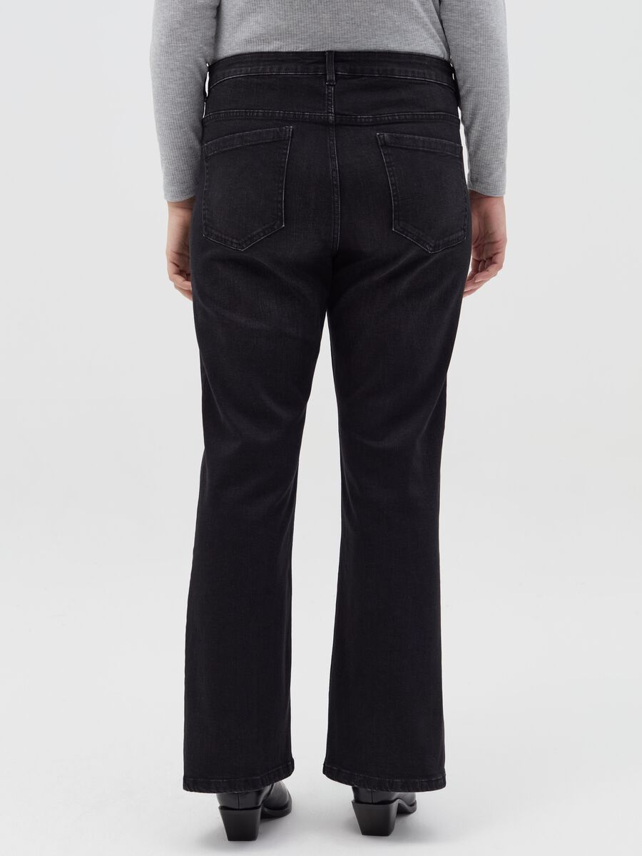 Curvy flare-fit jeans with five pockets_3