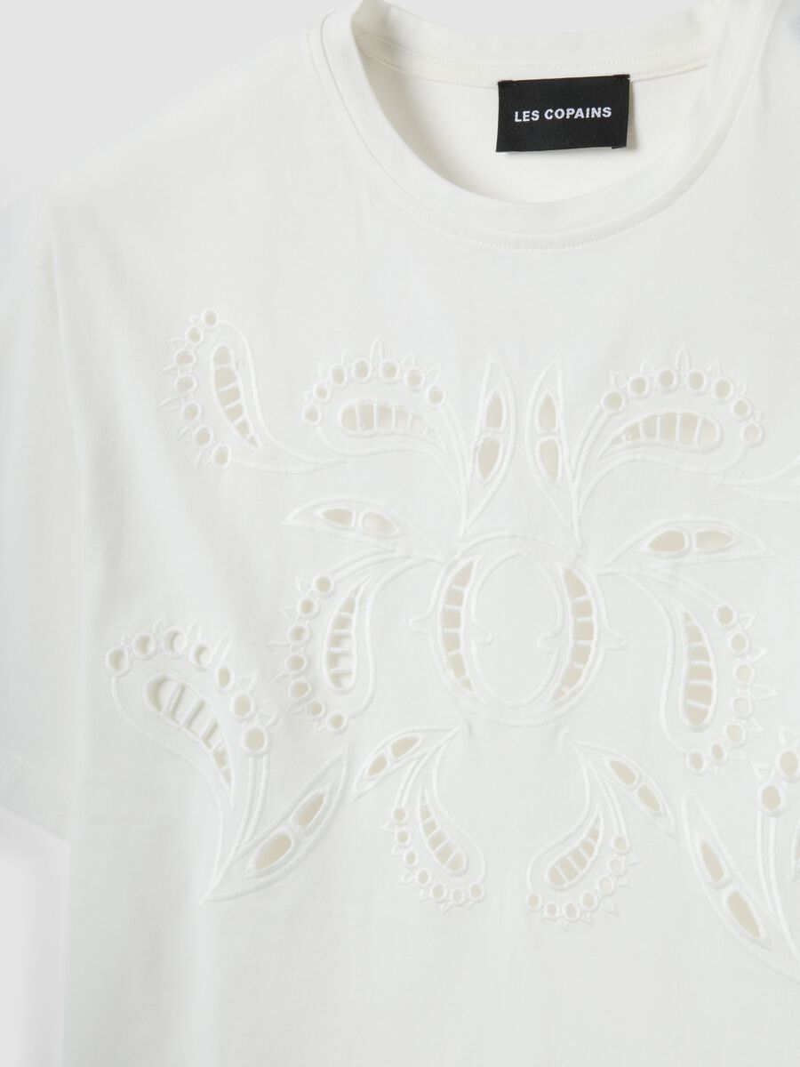 T-shirt in puro cotone bianco regular fit con ricamo traforato_2