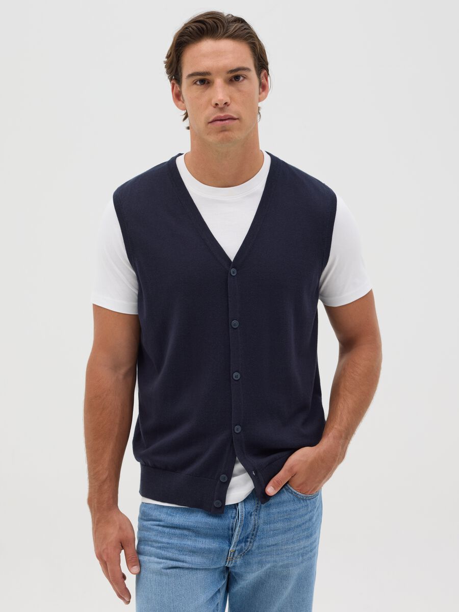 Gilet with V neck and buttons_0