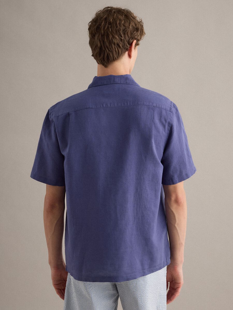 Camicia blu in misto lino e cotone con collo bowling_3