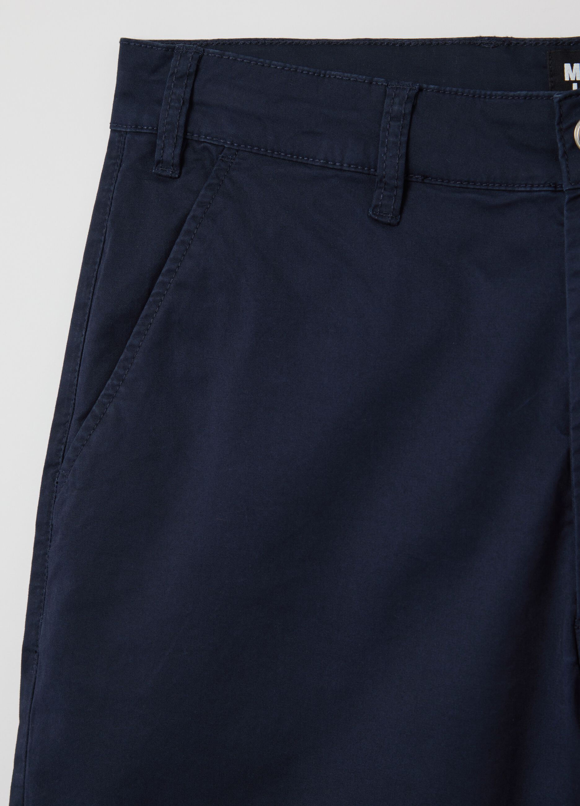 Men’s regular-fit blue shorts in stretch cotton