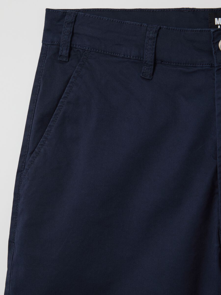 Men’s regular-fit blue shorts in stretch cotton_5