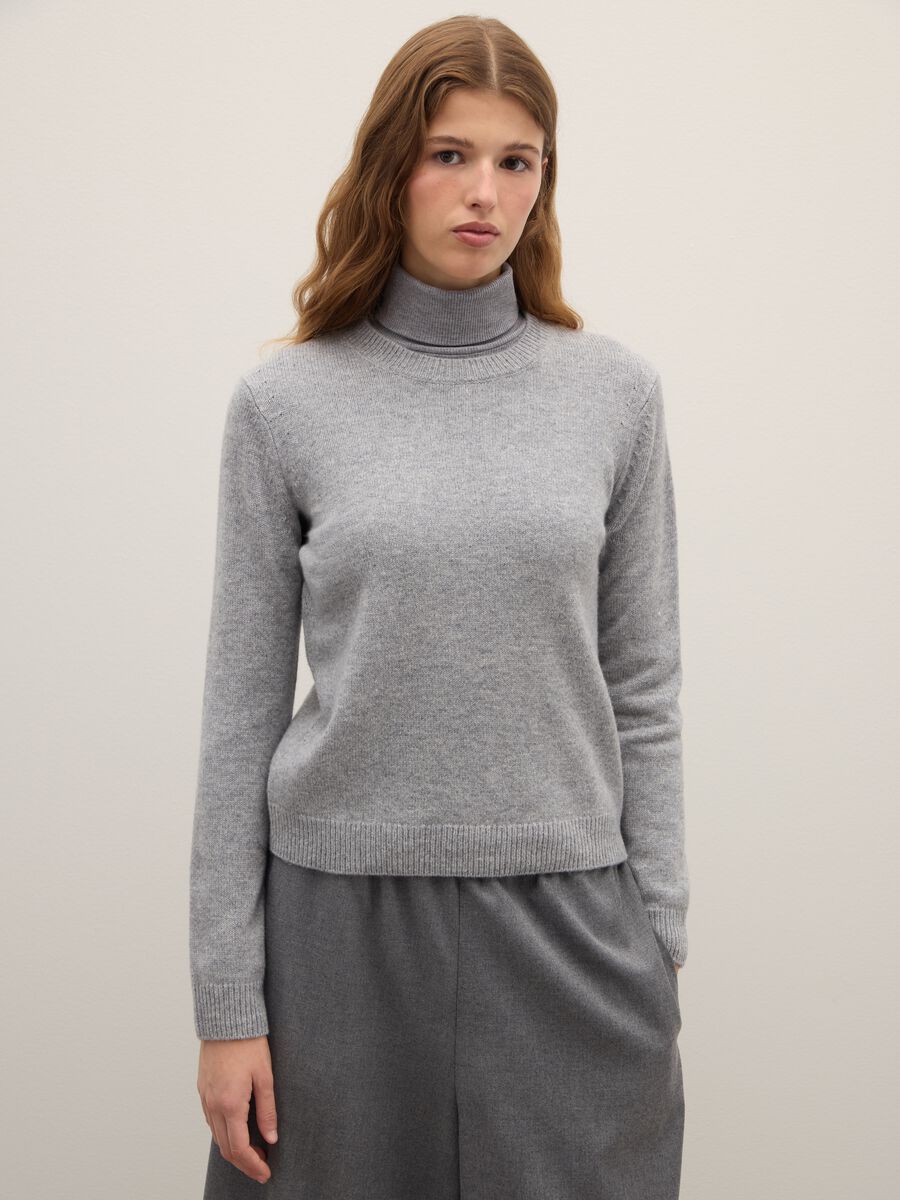 Grey wool-cashmere blend sweater in regular fit_0