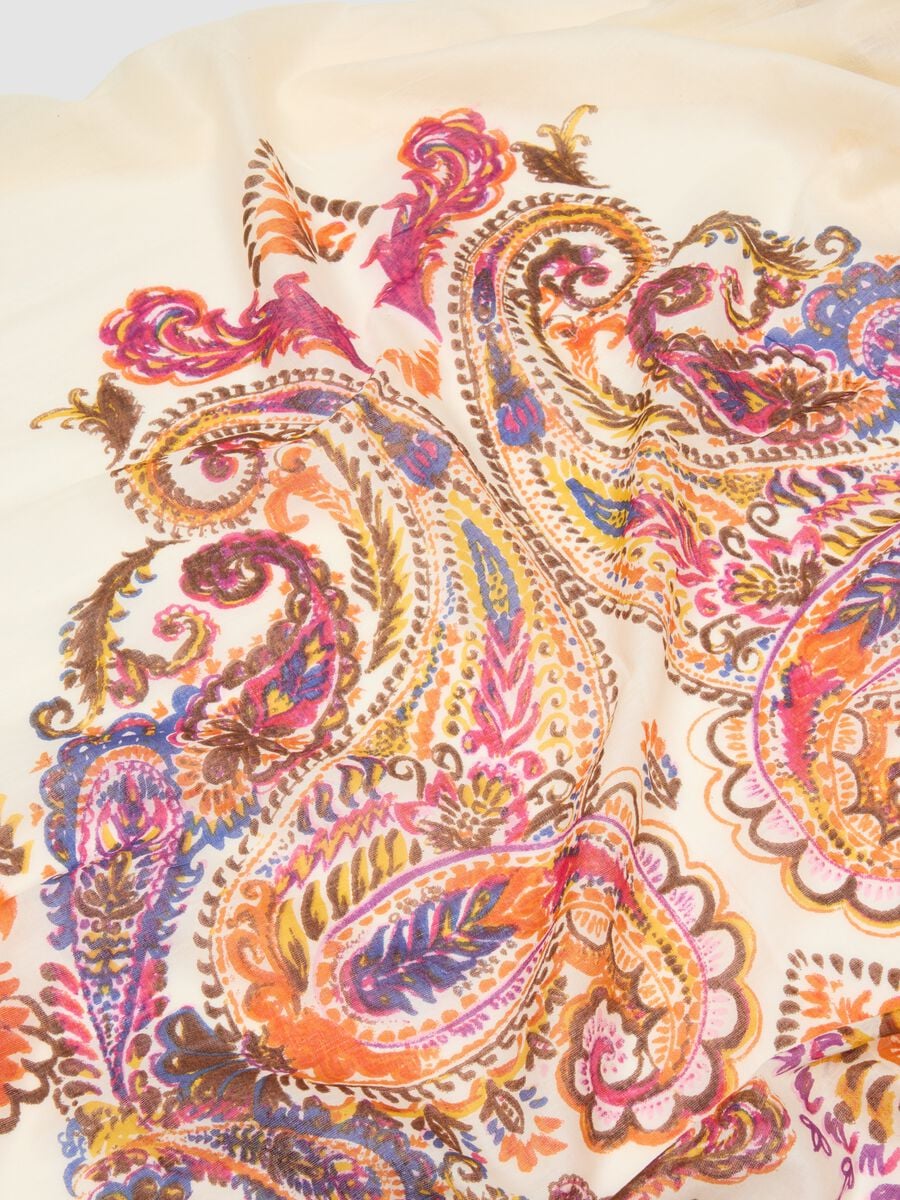White pure cotton scarf with paisley pattern and tassels_2