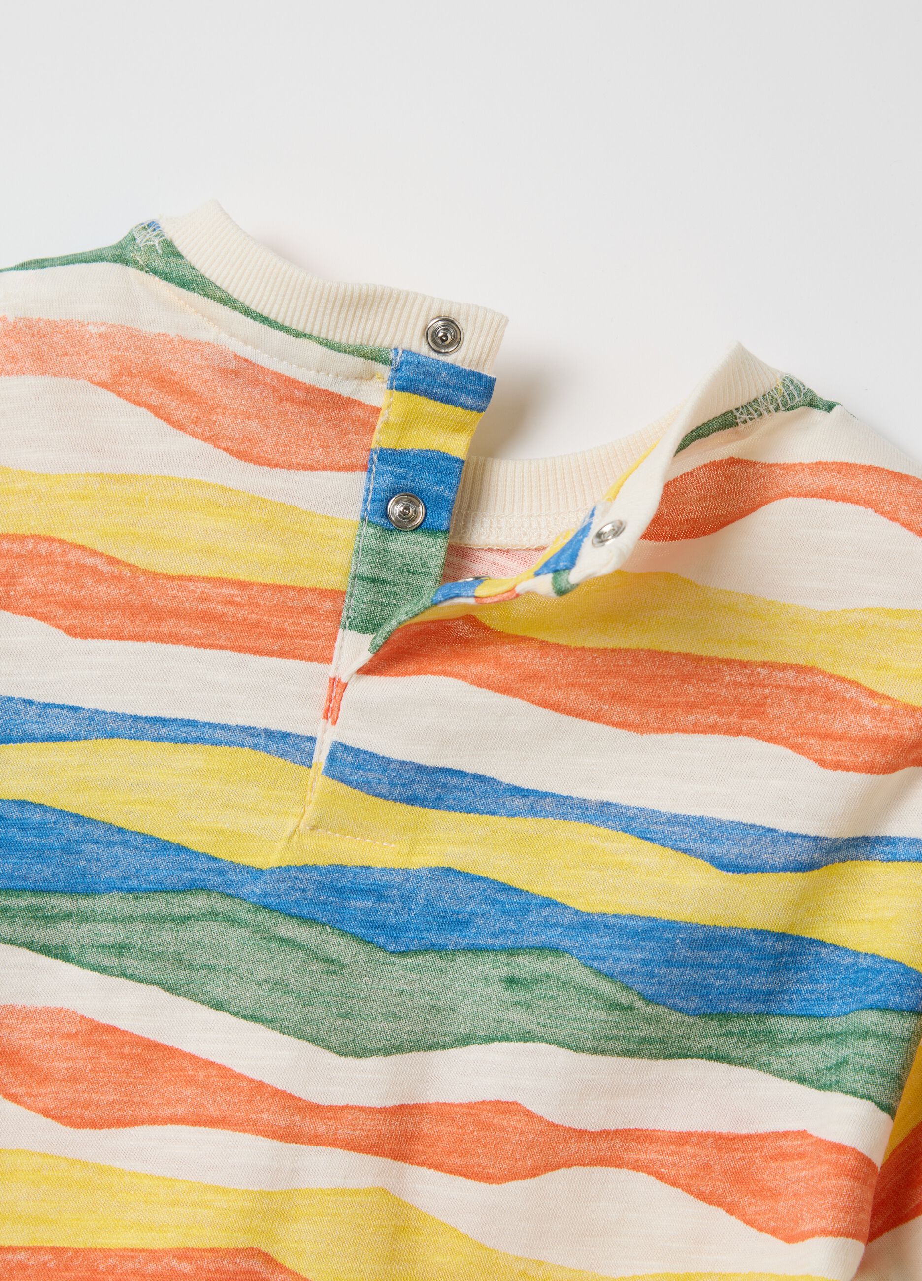 T-shirt blu e gialla in cotone a righe con tasca