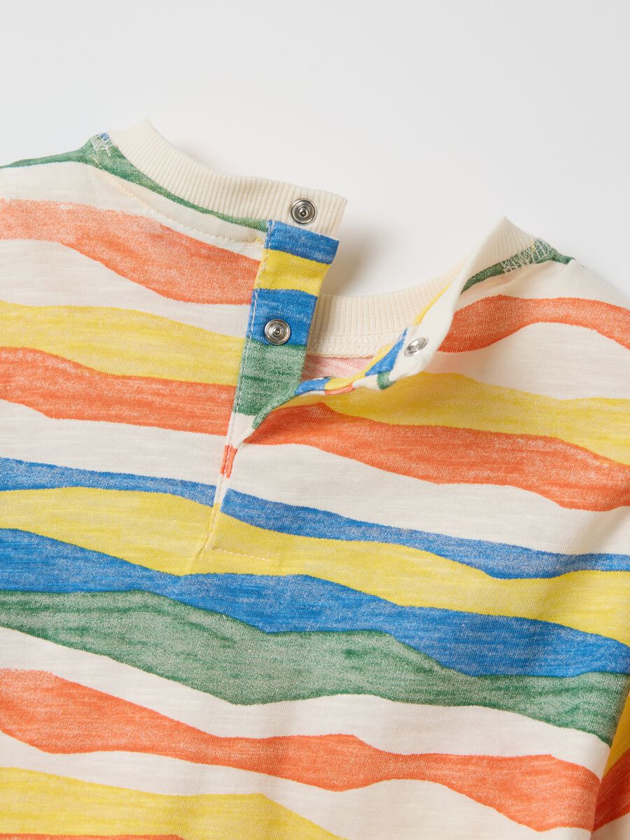 Cotton T-shirt with pocket and blue and yellow stripes_3