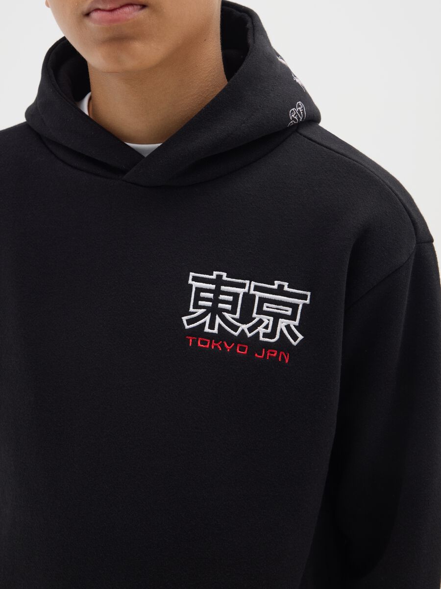Black Hoodie with Dragon Details_2