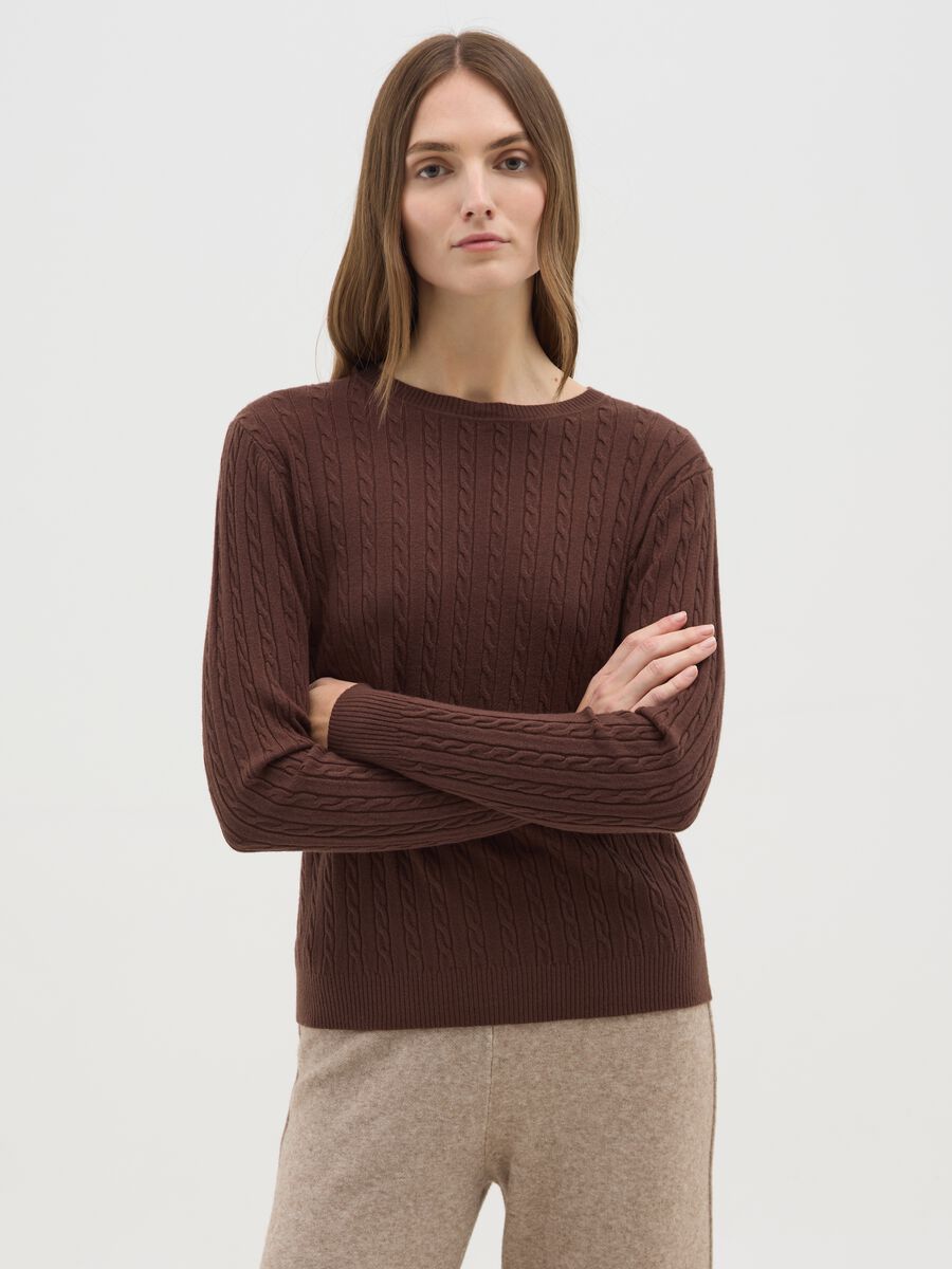 Golf marrone con lavorazione a trecce_0