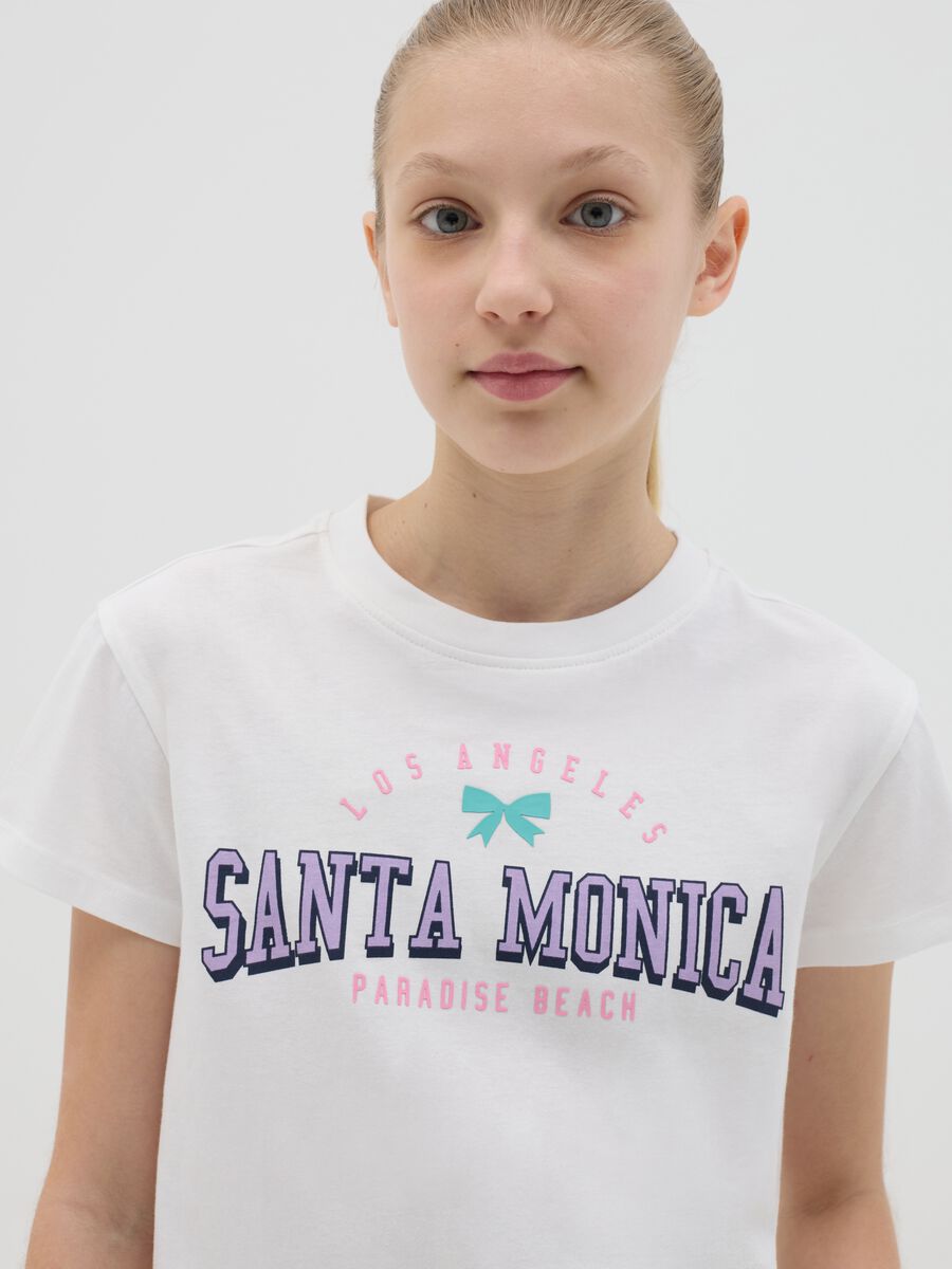 T-shirt bianca in cotone con stampa lettering_1