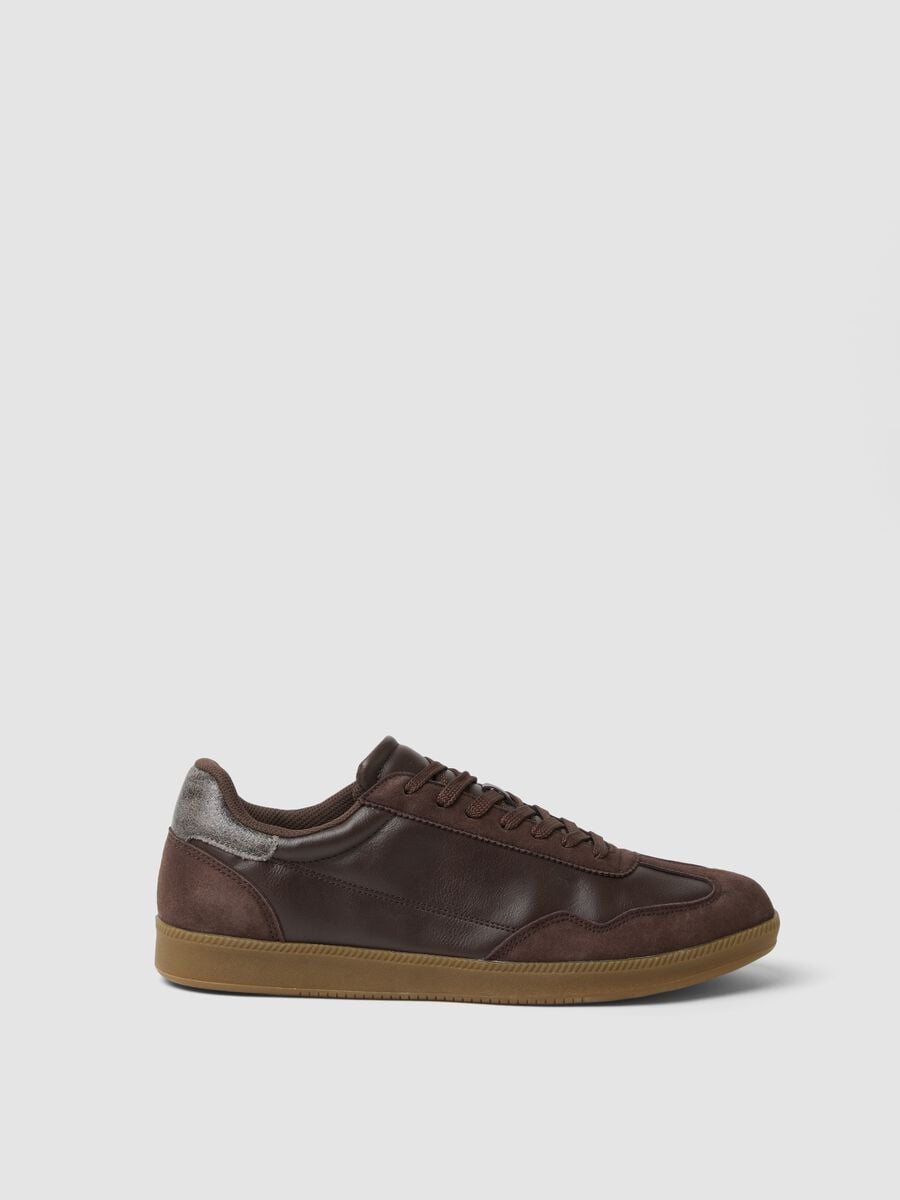 Sneakers marroni casual con suola a contrasto_0