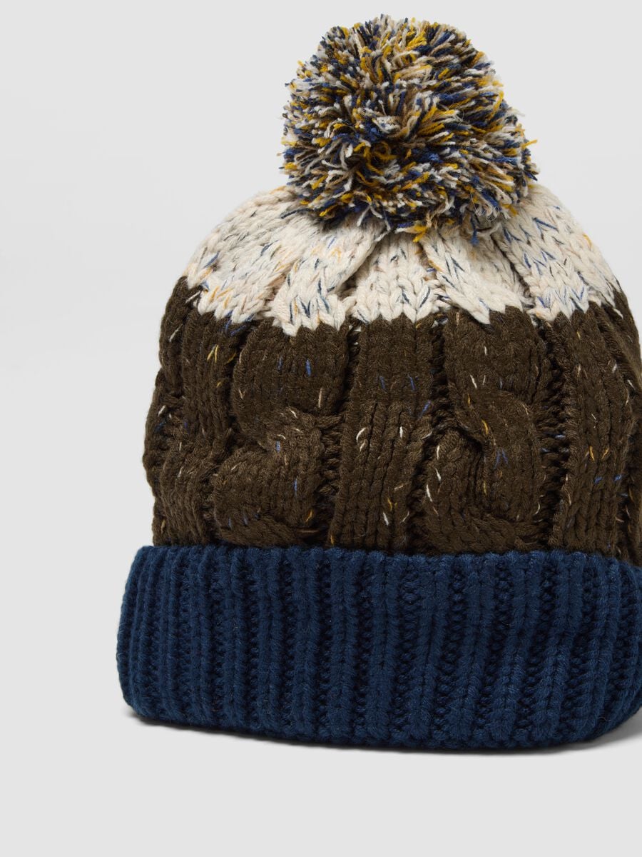 Blue and brown knitted beanie with pom-pom_2