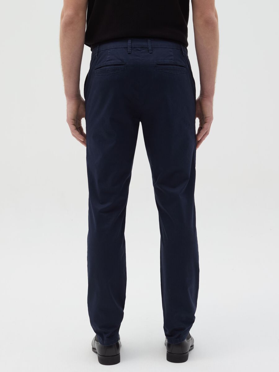 Slim-fit chino trousers in stretch cotton_3