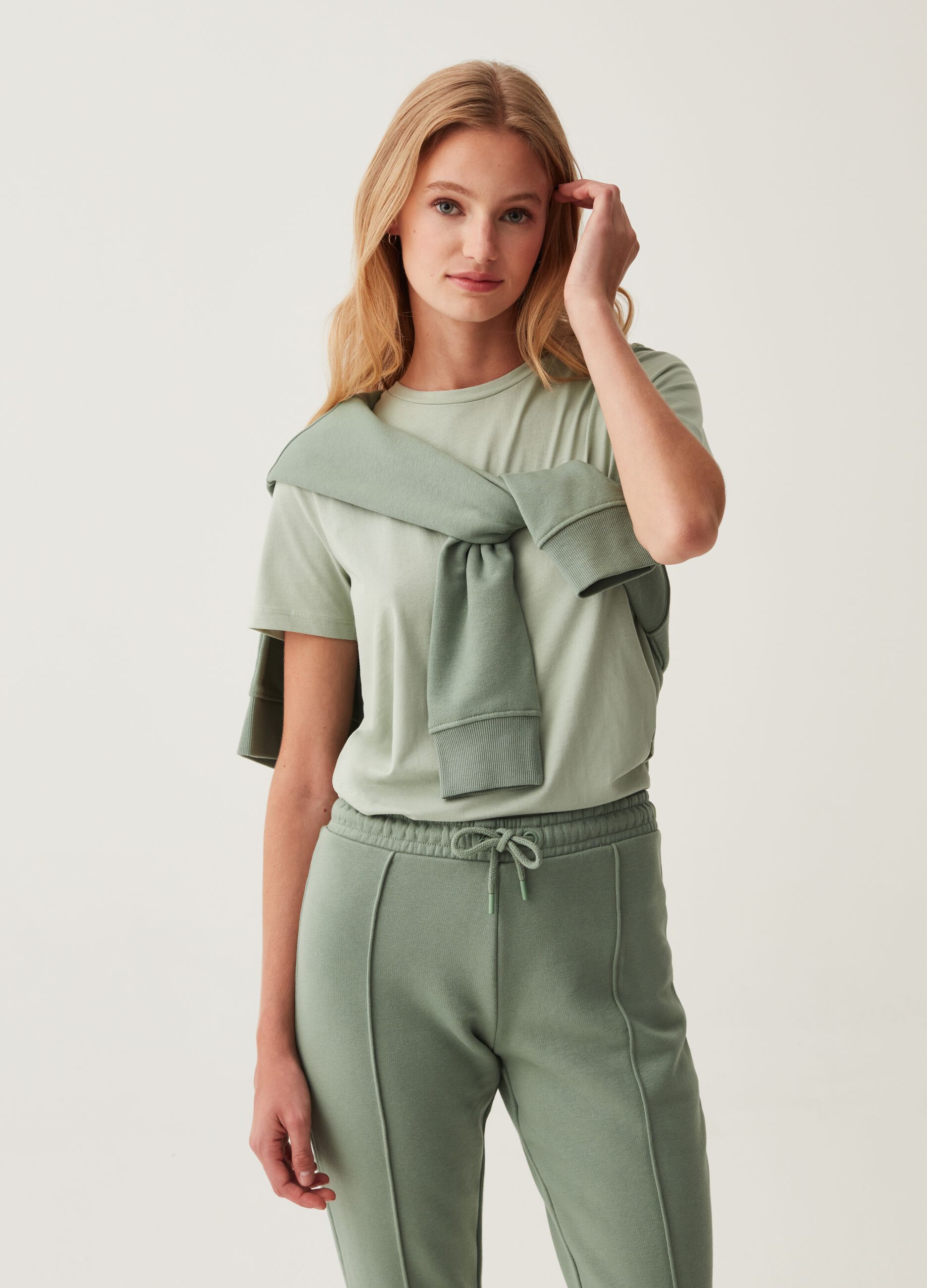 T-shirt in cotone con scollo rotondo_0