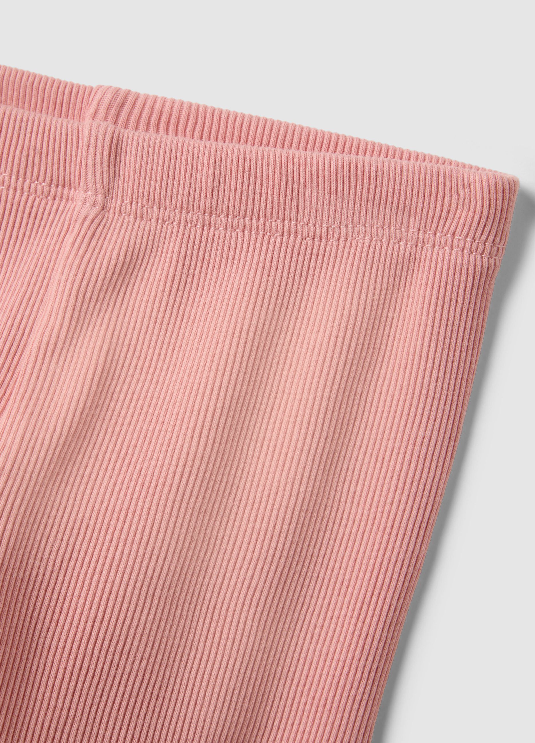 Leggings rosa in puro cotone a coste e dettagli in crochet da neonata