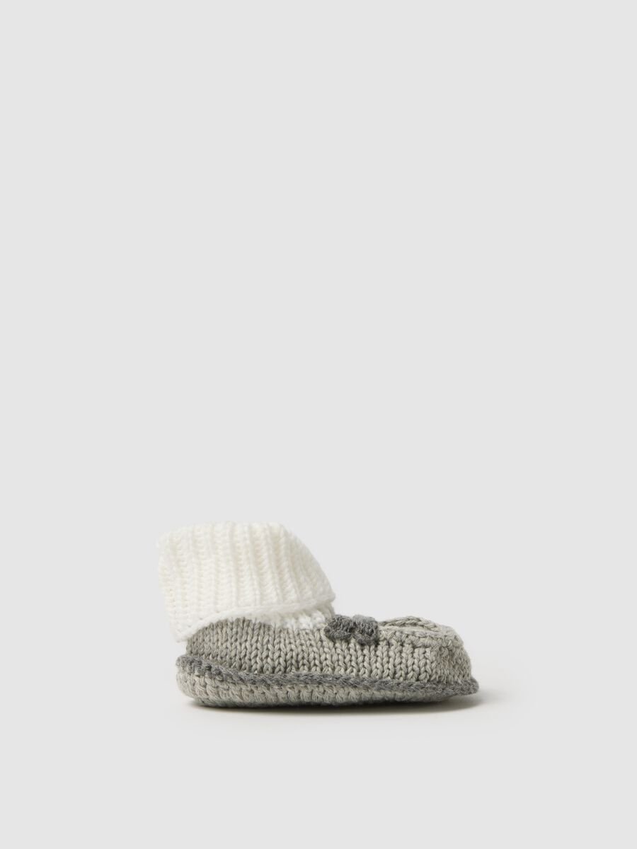 Multicolour newborn booties in pure cotton_0
