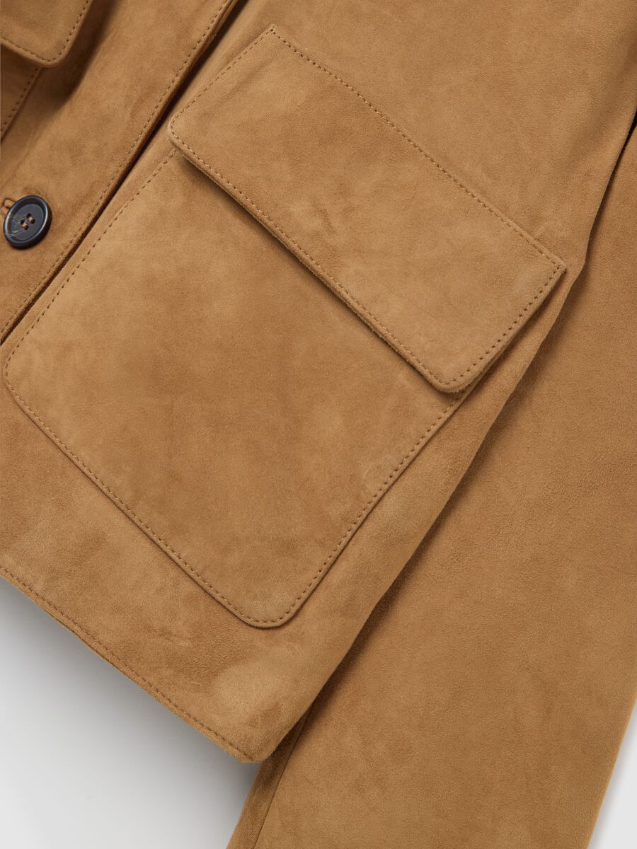 Woman's short brown jacket in real leather with regular fit and button fastening_5