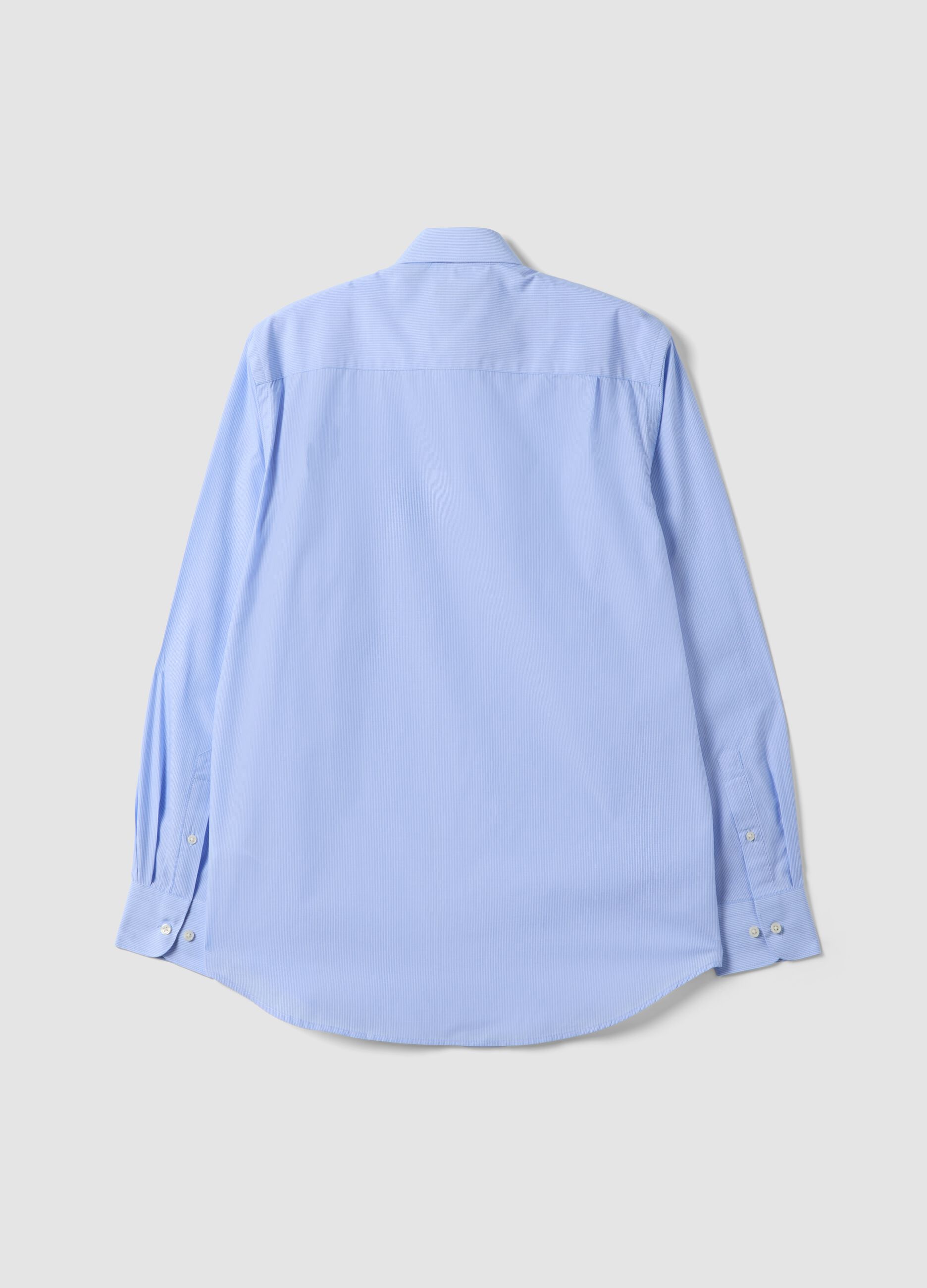 Camicia azzurra in misto cotone a righe sottili easy iron regular fit