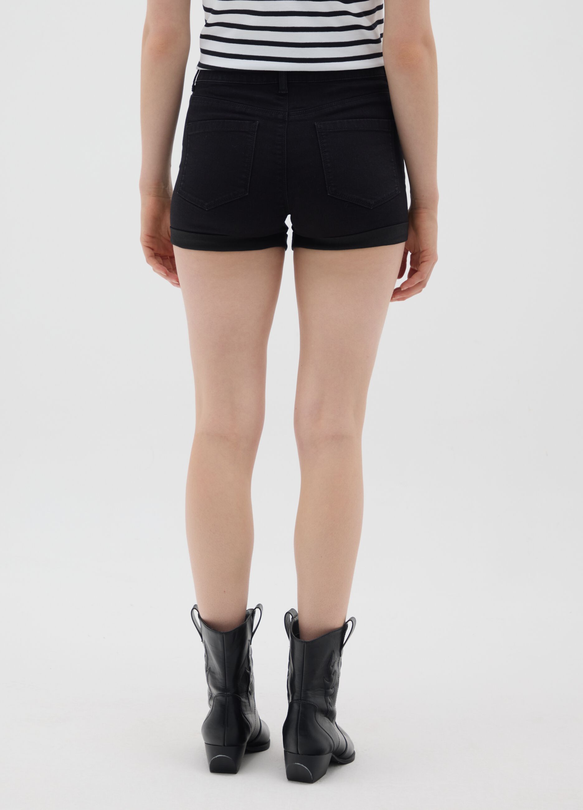 Women's black cotton-blend regular fit shorts