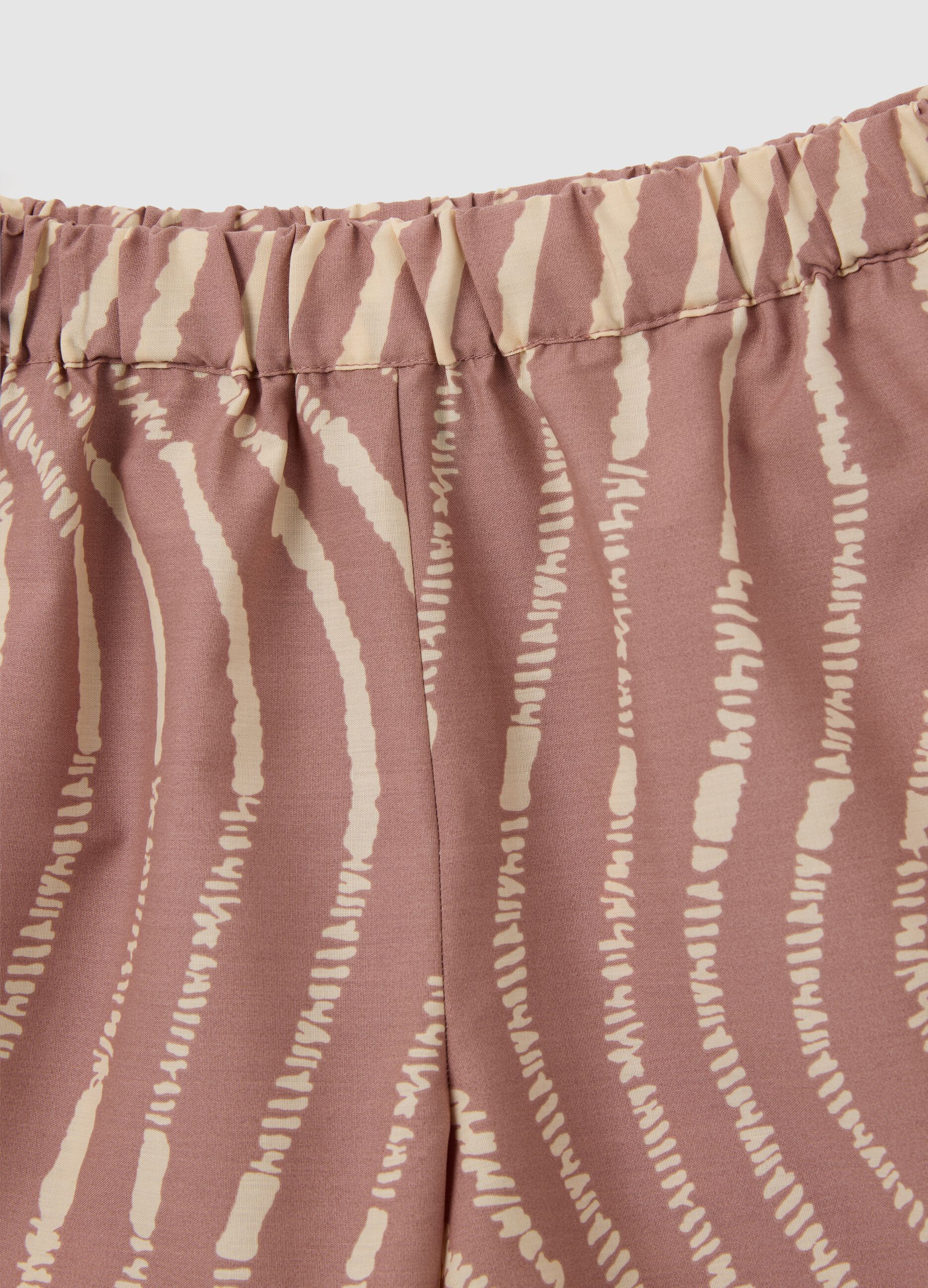 Girls' stretch cotton set with white top and regular fit brown shorts
