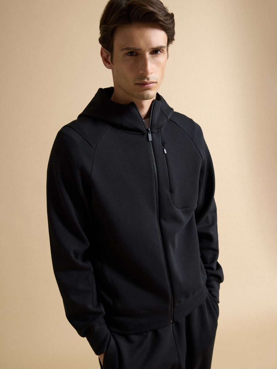 Breathable black full-zip in 2-way stretch fabric_2