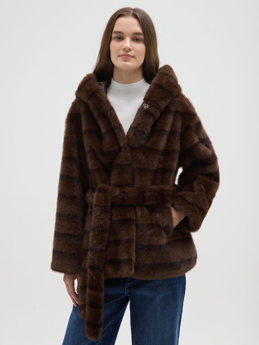 Cappotto morbido marrone con cappuccio e cintura regular fit_0
