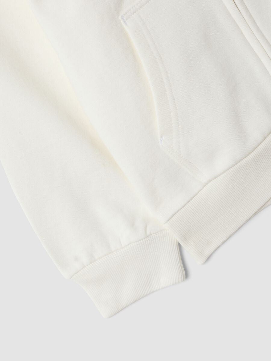 White pure cotton hooded sweatshirt with logo for boys, regular fit_3