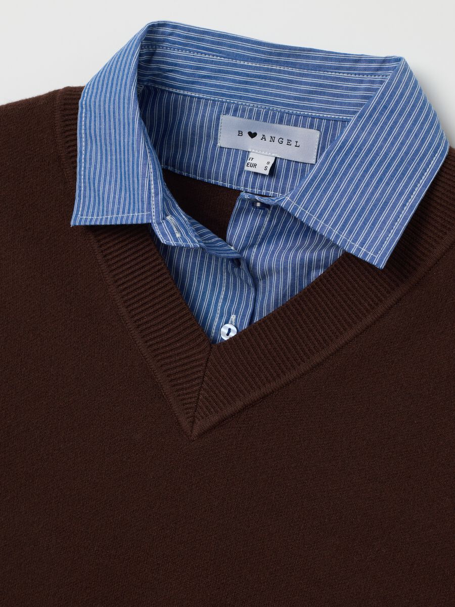 Maglione marrone regular fit con scollo a V_1
