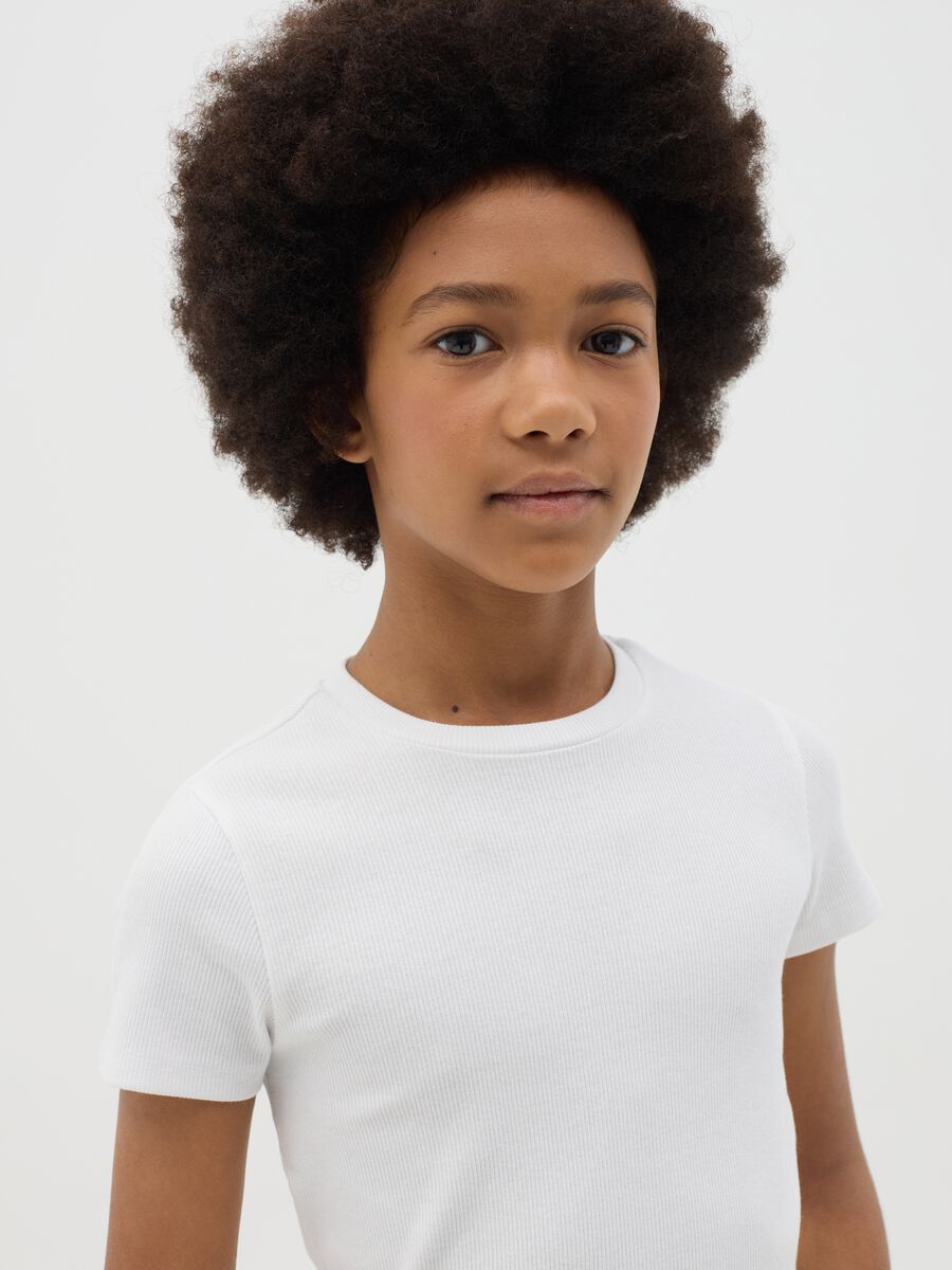 Girls’ white fitted T-shirt in stretch cotton_1