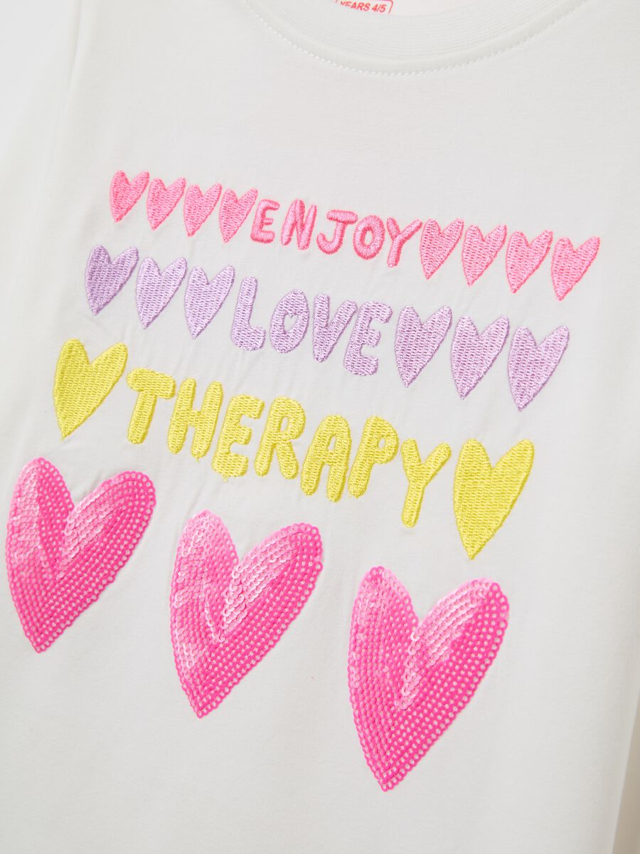 T-shirt with "Enjoy Love Therapy” embroidery_2